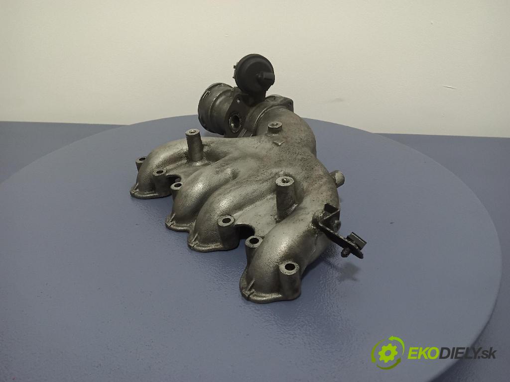 Audi A4 2003 potrubí Sání: 038129713AJ