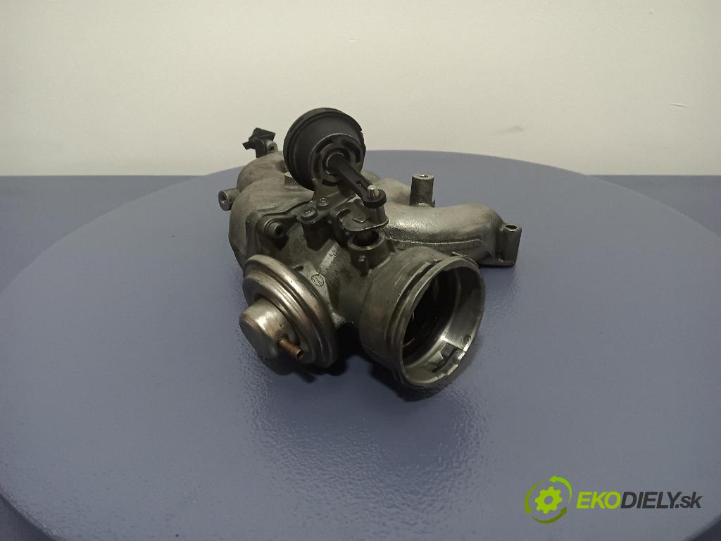 Audi A4 2003 potrubí Sání: 038129713AJ