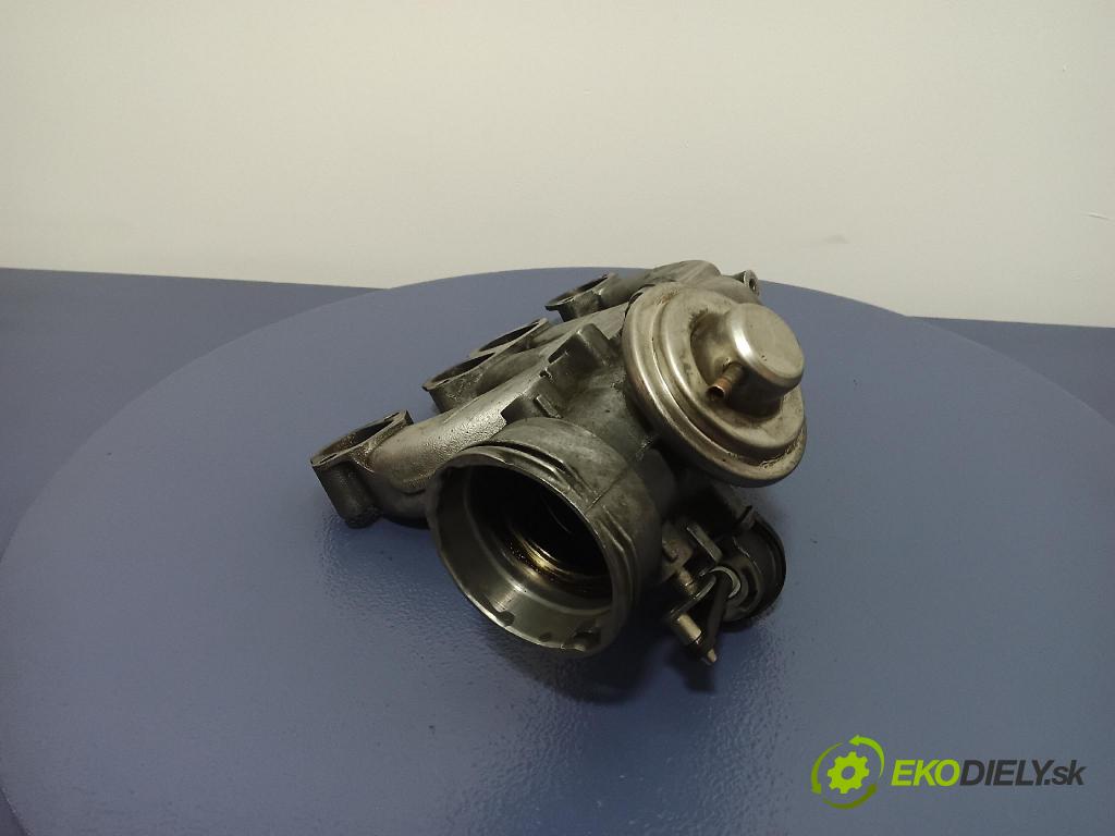 Audi A4 2003 potrubí Sání: 038129713AJ