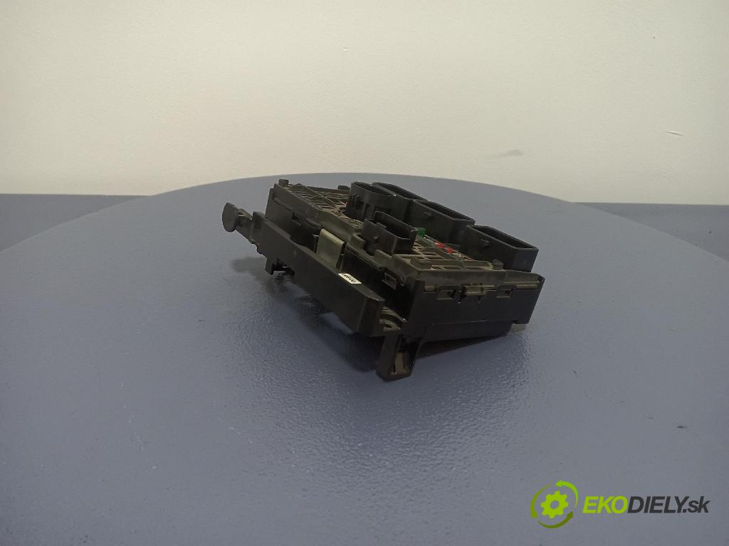 Citroen C5 2005 skříňka Pojistky 9658539680