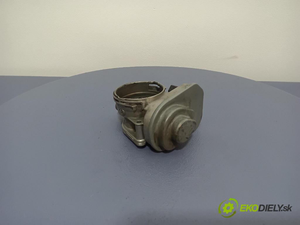 Volkswagen Polo 2004 klapka 038128063G