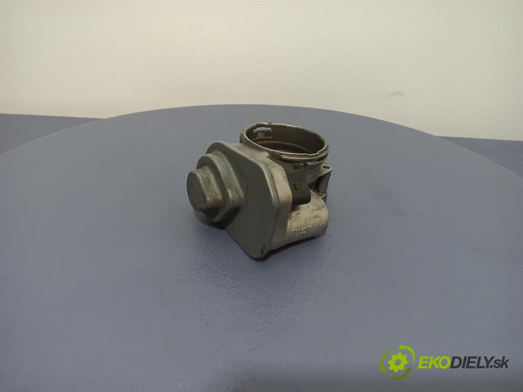 Volkswagen Polo 2004 klapka 038128063G
