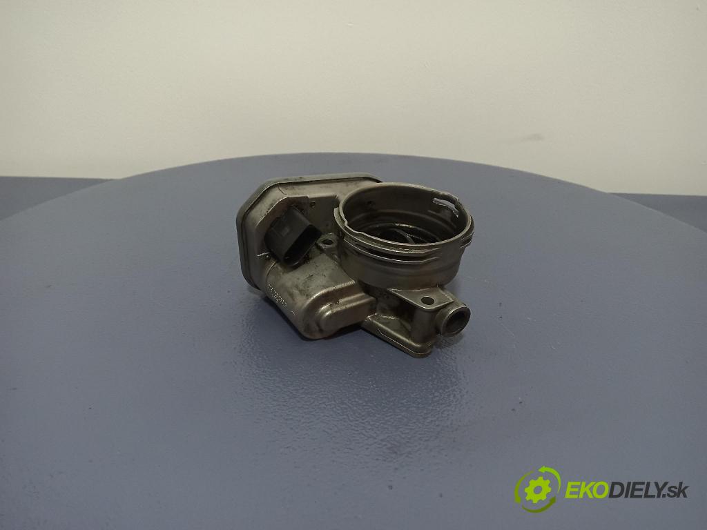 Volkswagen Polo 2004 klapka 038128063G