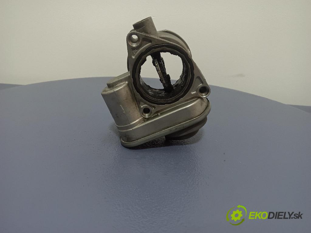 Volkswagen Polo 2004 klapka 038128063G