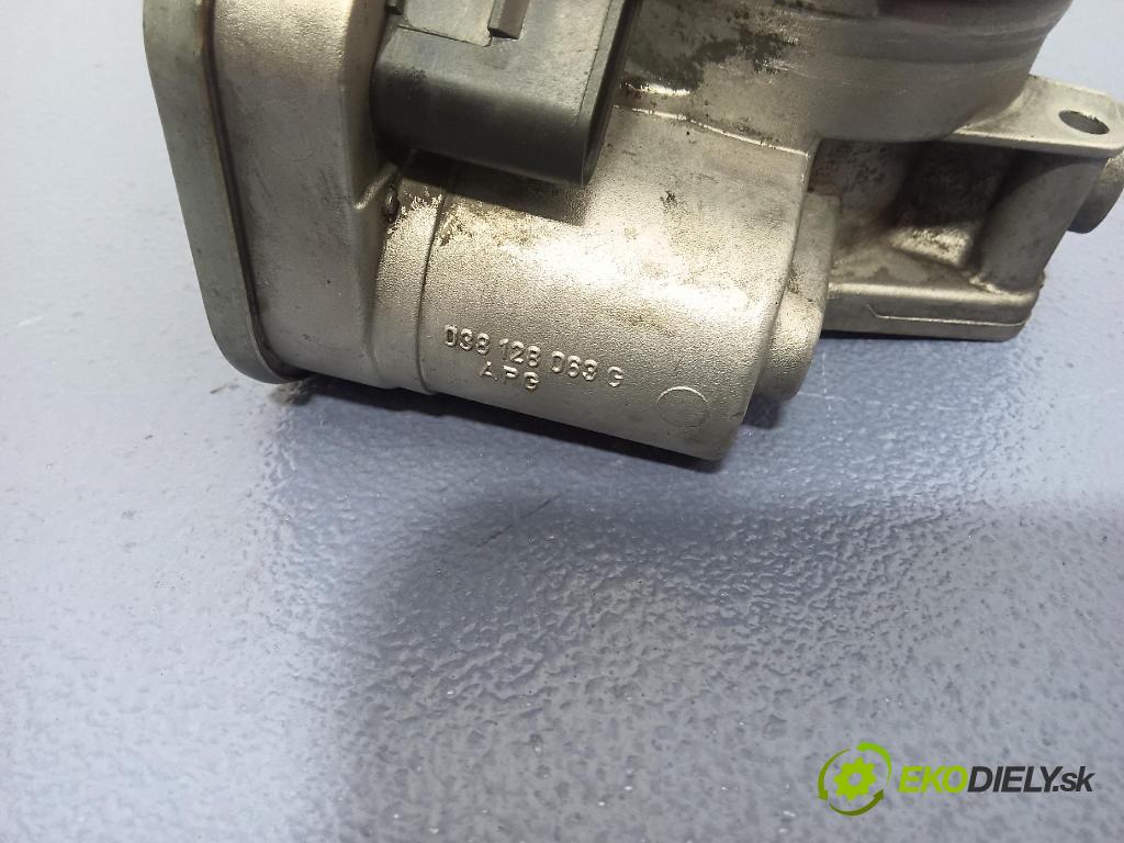 Volkswagen Polo 2004 klapka 038128063G