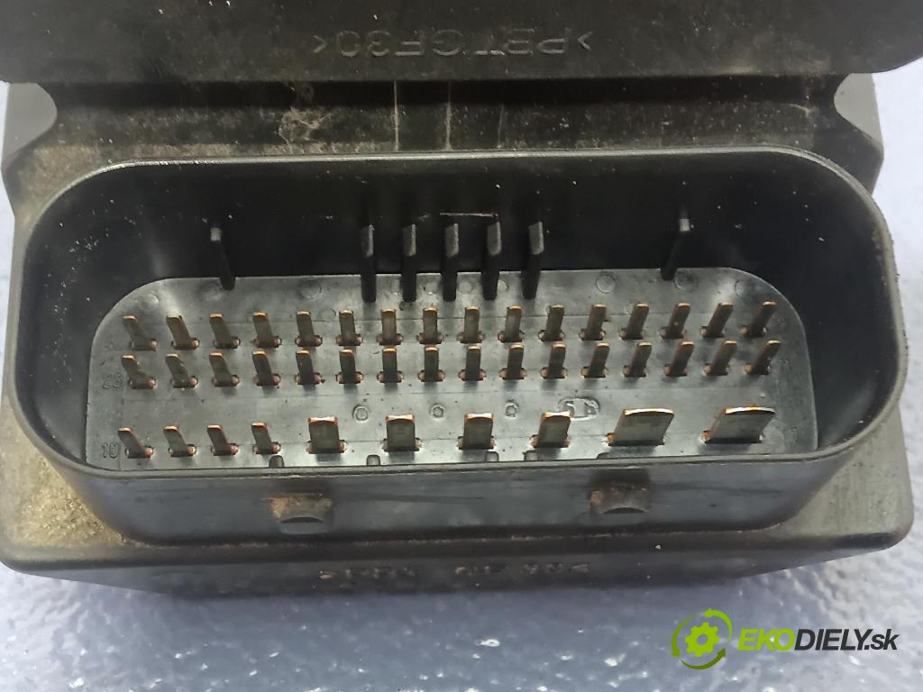 Volkswagen Passat 2003 čerpadlo ABS x 4B0614517G