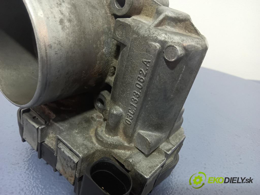 Volkswagen Golf 2004 klapka 03C133062A