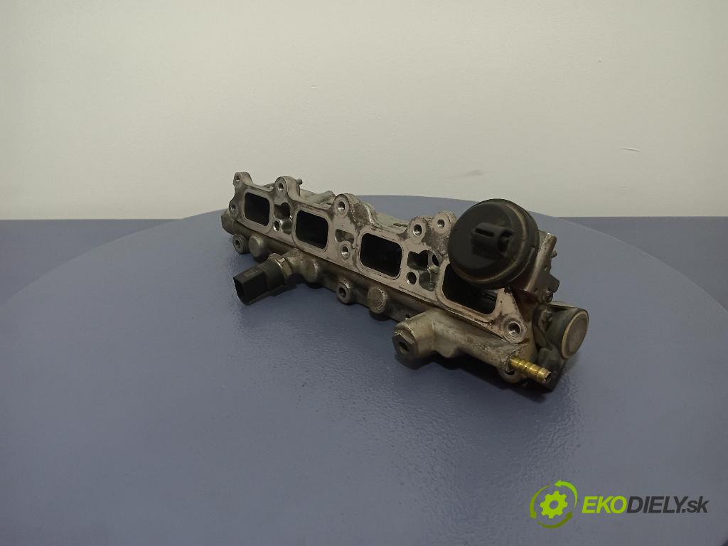 Volkswagen Golf 2004 lišta Dodávka: 03C133204AA