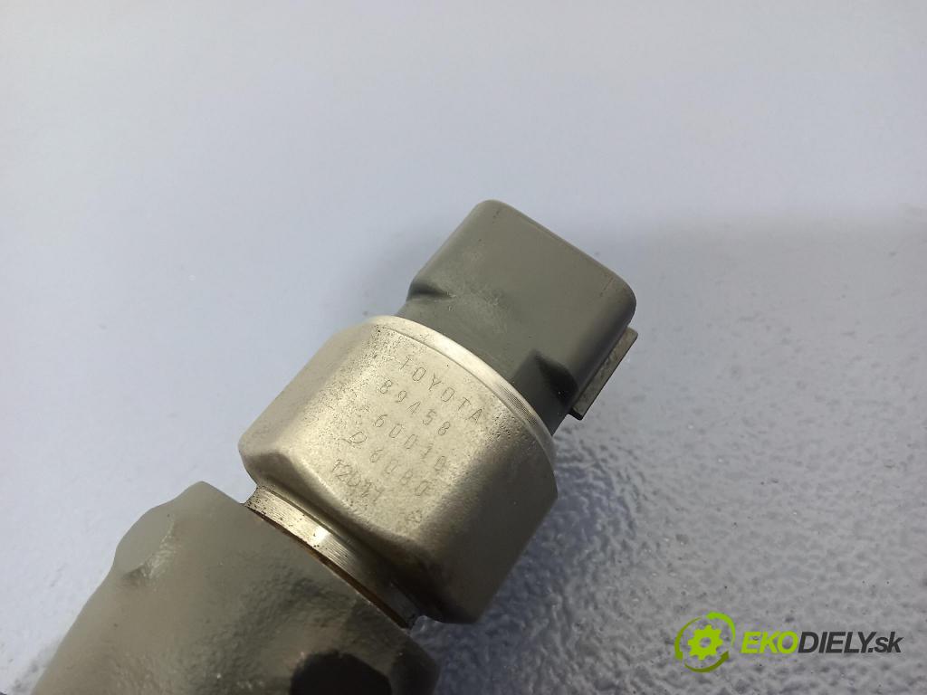 Toyota Avensis 2003 lišta Zásobování 89458-60010