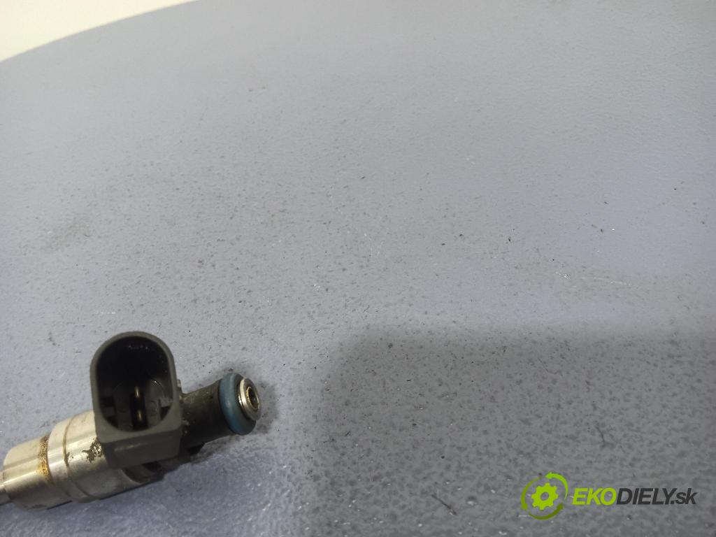 Volkswagen Golf 2006 vstřikovač 06F906036G