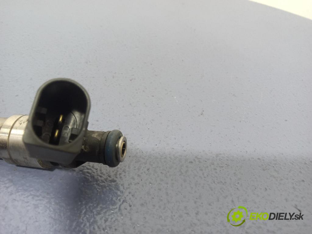 Volkswagen Golf 2006 vstřikovač 06F906036G