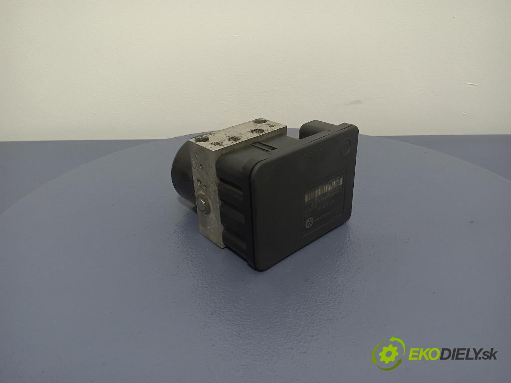 Volkswagen Golf 2006 čerpadlo ABS x 1K0907379AA