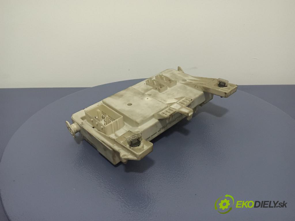 Volvo V50 2004 skrinka Poistky: 8690719