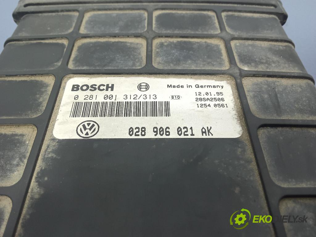 Volkswagen Passat 1995 řídící jednotka Motor: 028906021AK