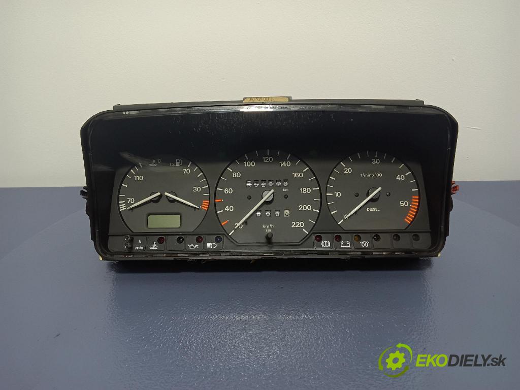 Volkswagen Passat 1995 Přístrojová deska 3A0919033C