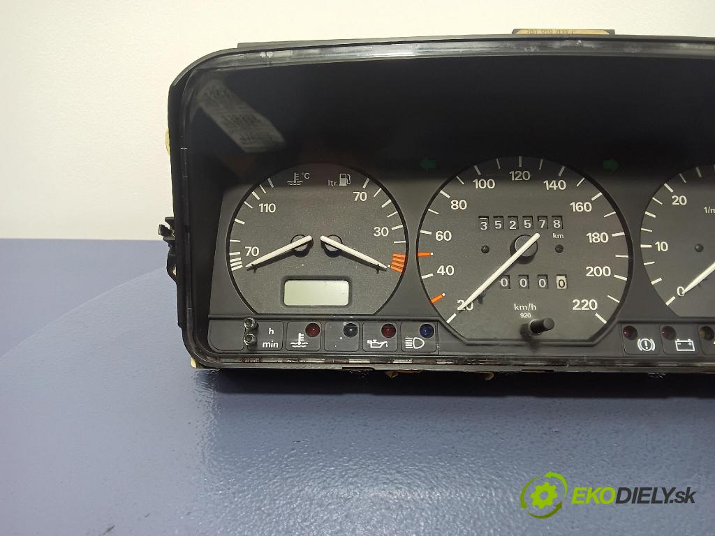 Volkswagen Passat 1995 Přístrojová deska 3A0919033C