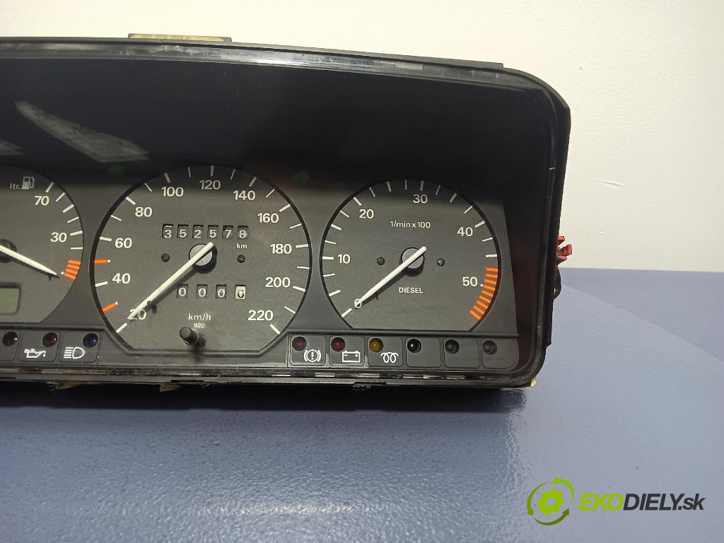 Volkswagen Passat 1995 Přístrojová deska 3A0919033C