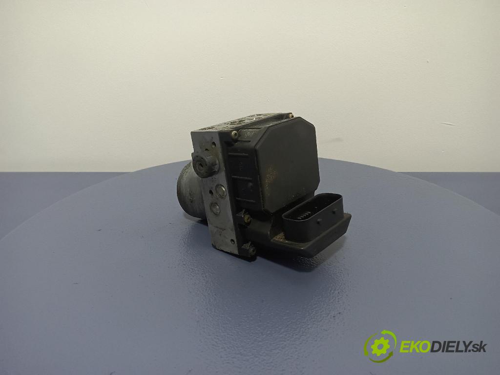 Volkswagen Passat 2002 čerpadlo ABS x 4B0614517G