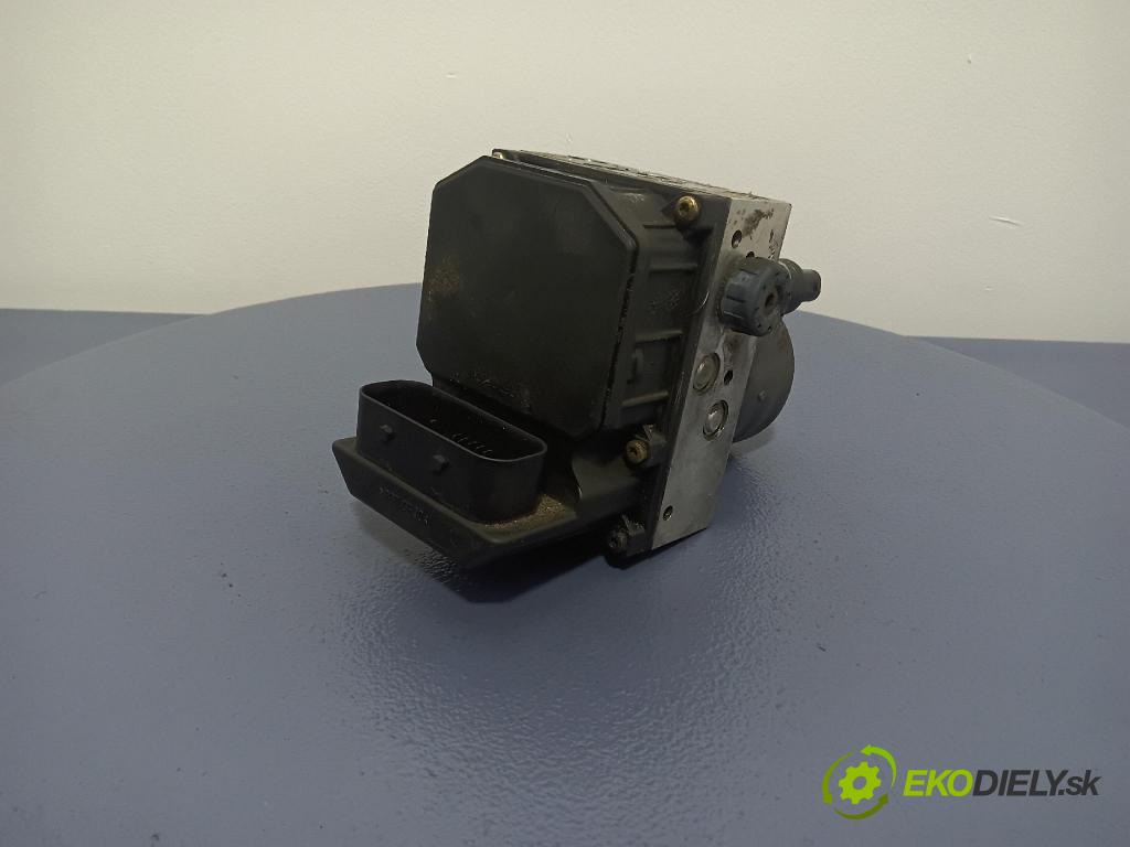 Volkswagen Passat 2002 čerpadlo ABS x 4B0614517G