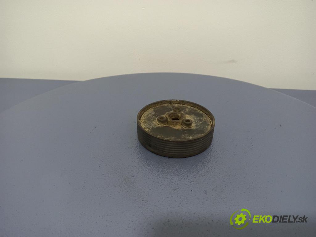 Volkswagen Passat 1994 kolo Pás 028121031E