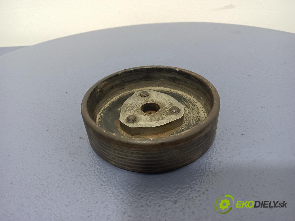 Volkswagen Passat 1994 kolo Pás 028121031E