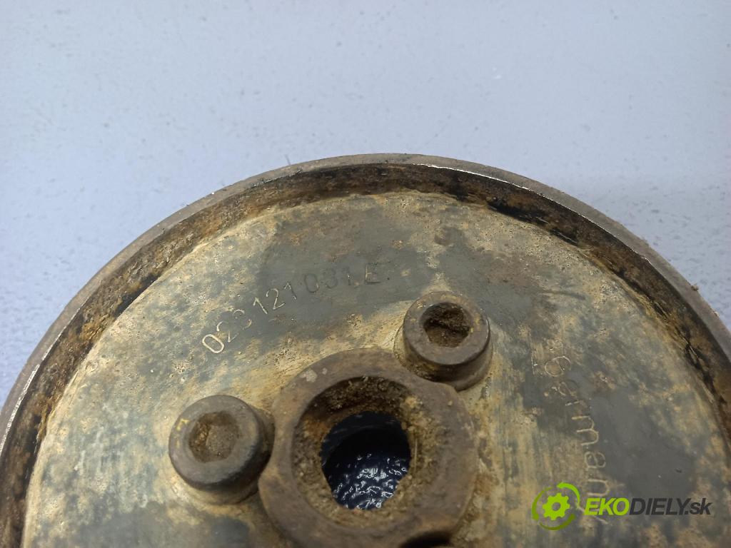 Volkswagen Passat 1994 kolo Pás 028121031E