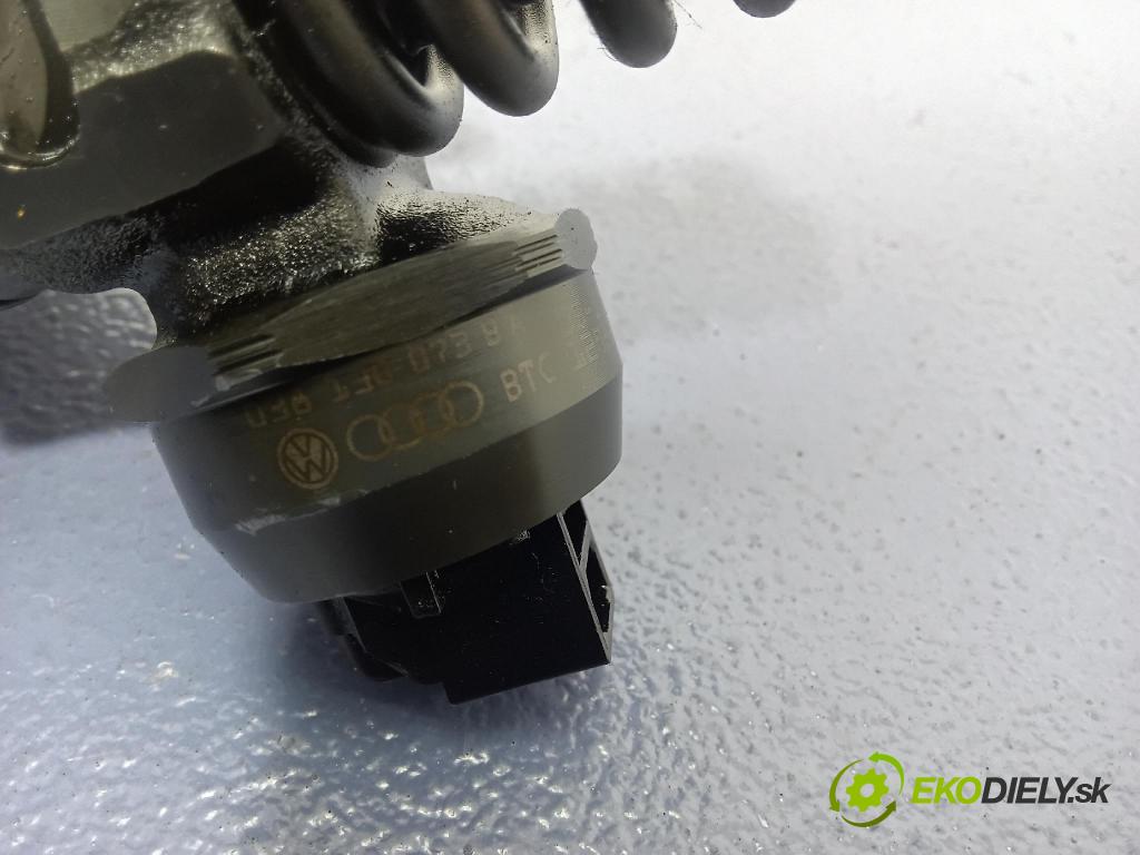 Audi A4 2001 vstřikovač 038130073BA