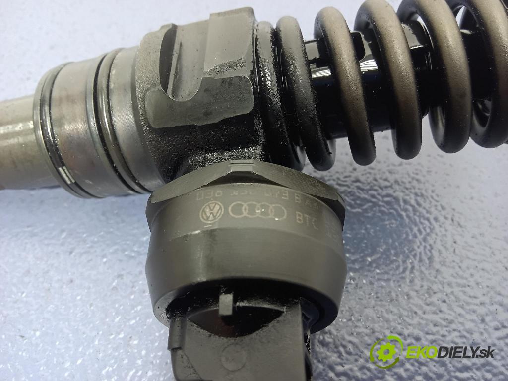 Audi A4 2001 vstřikovač 038130073BA