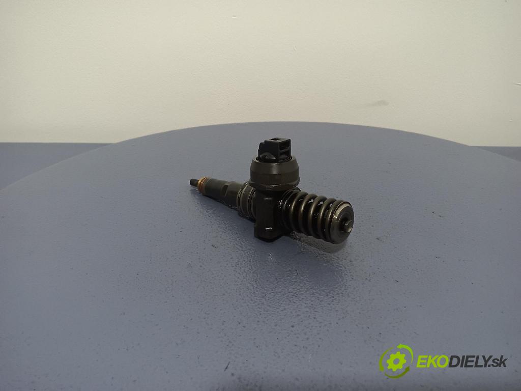 Audi A4 2001 vstřikovač 038130073BA