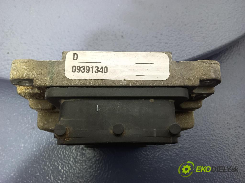 Opel Corsa 2001 řídící jednotka Motor: 09391340