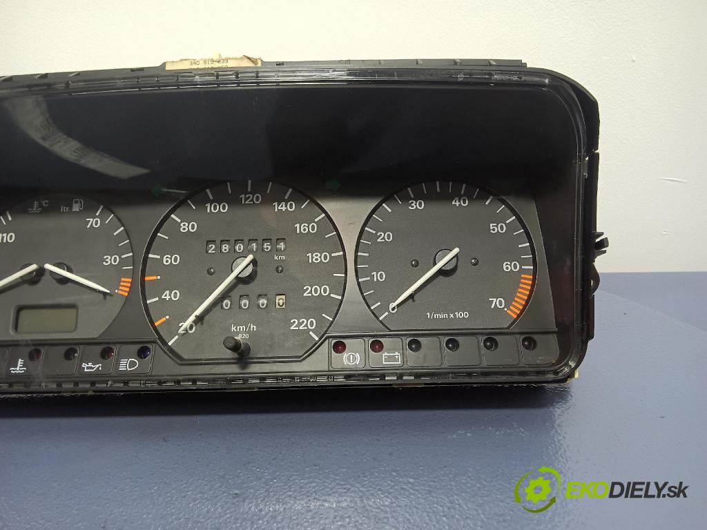 Volkswagen Passat 1994 Přístrojová deska 3A0919033