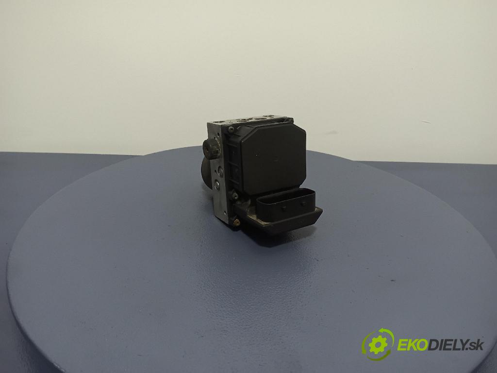 Volkswagen Passat 2004 čerpadlo ABS x 4B0614517G