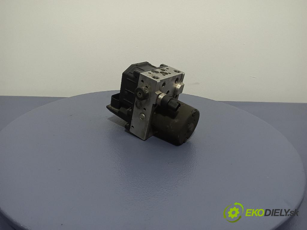 Volkswagen Passat 2004 čerpadlo ABS x 4B0614517G