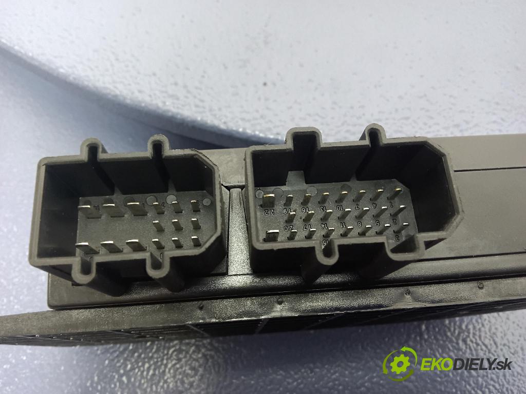 Volkswagen Passat 2004 řídící jednotka Komfortu 1C0959799B