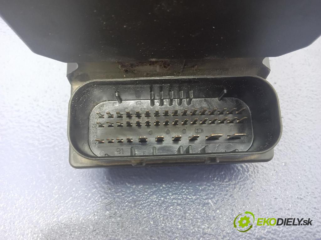 Volkswagen Passat 2004 čerpadlo ABS x 4B0614517G