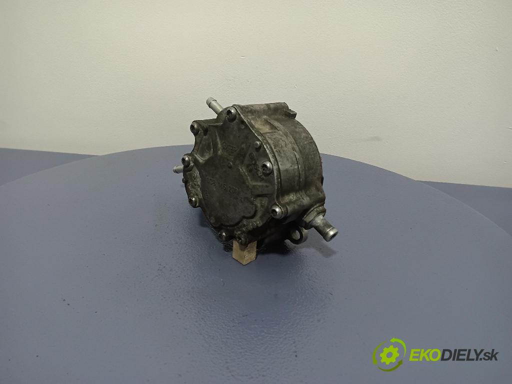 Volkswagen Passat 2004 čerpadlo vakuová 038145209