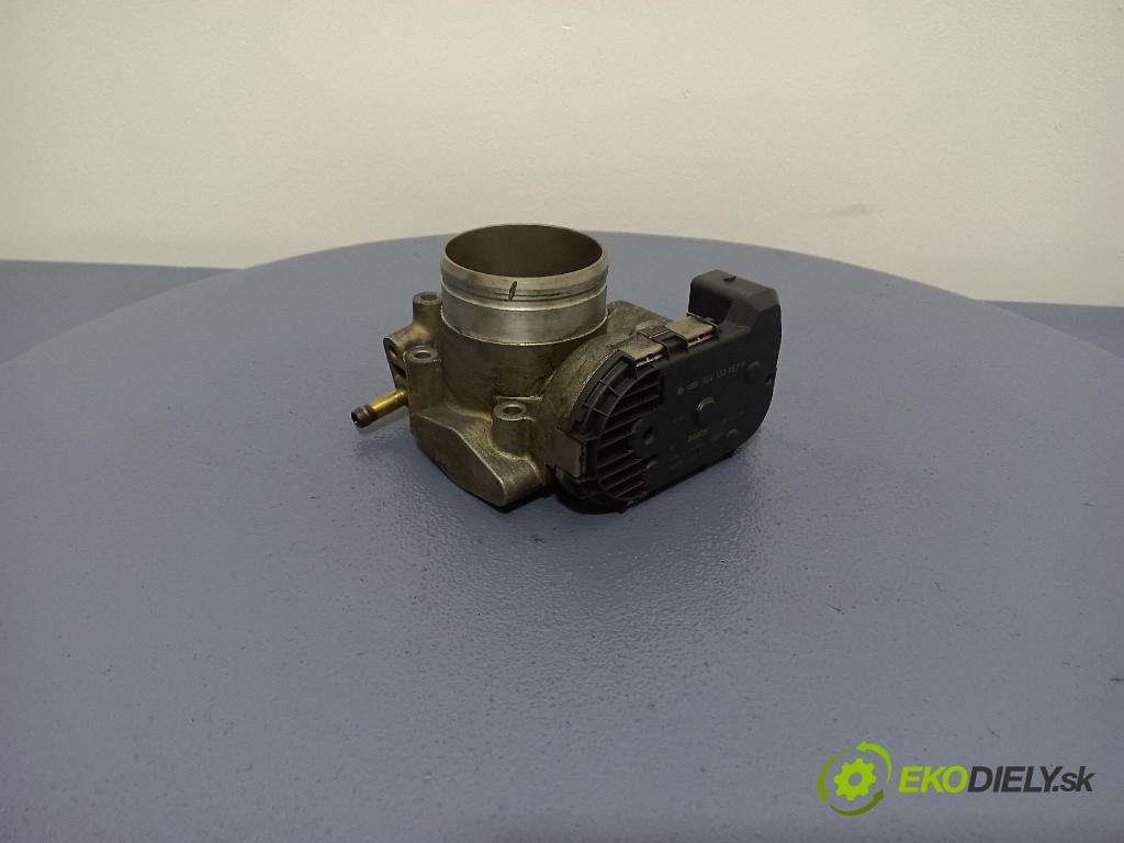 Audi A4 2000 škrticí klapka 06B133062H