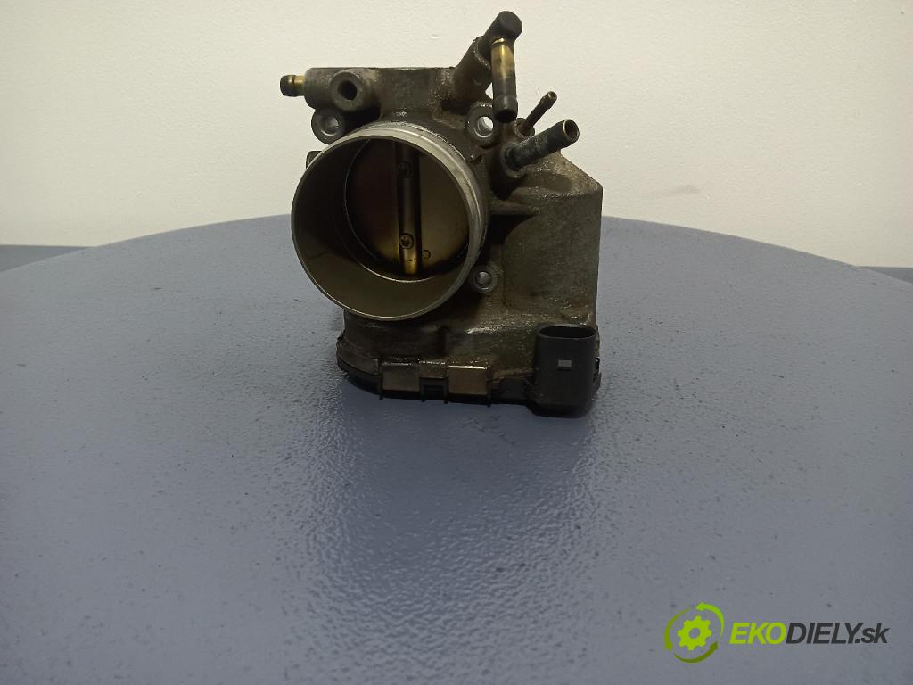 Audi A4 2000 škrticí klapka 06B133062H