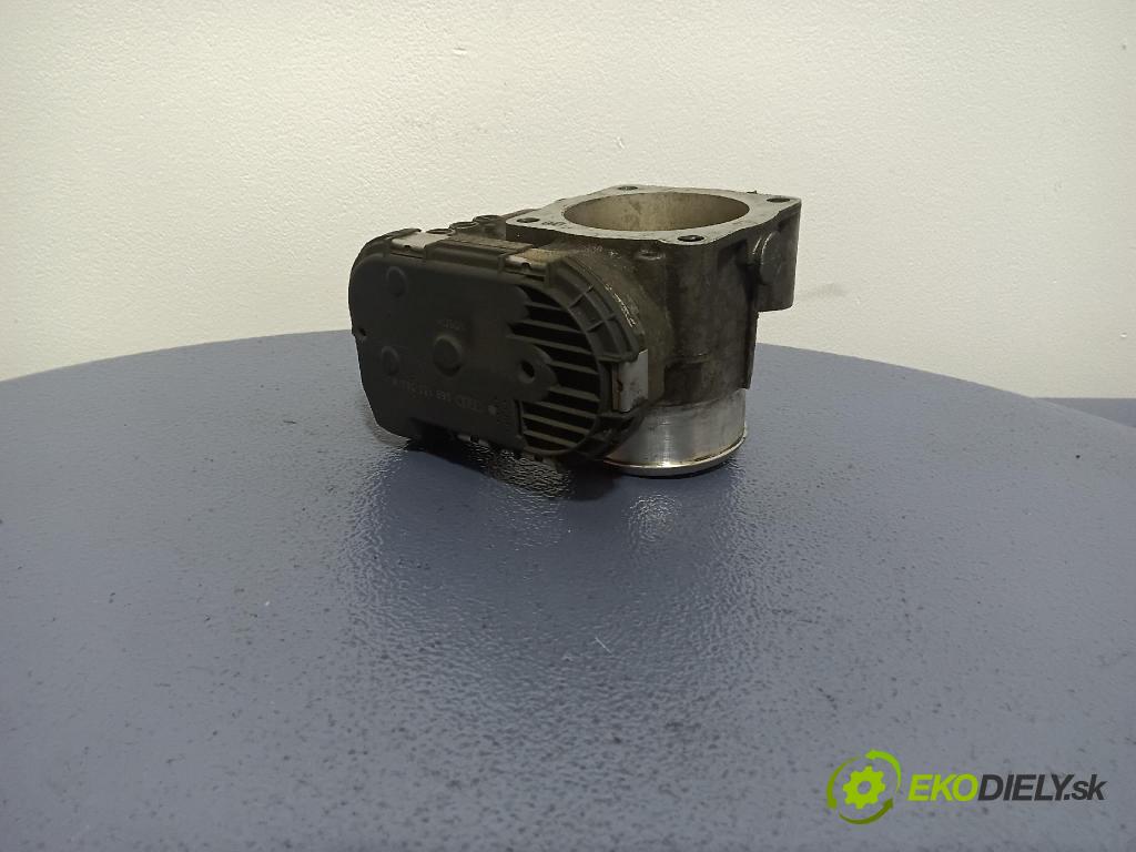 Volkswagen Passat 2004 škrticí klapka 06B133062M