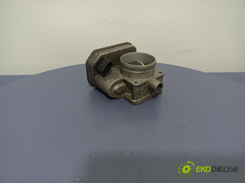 Skoda Octavia 2000 škrticí klapka 038128063C