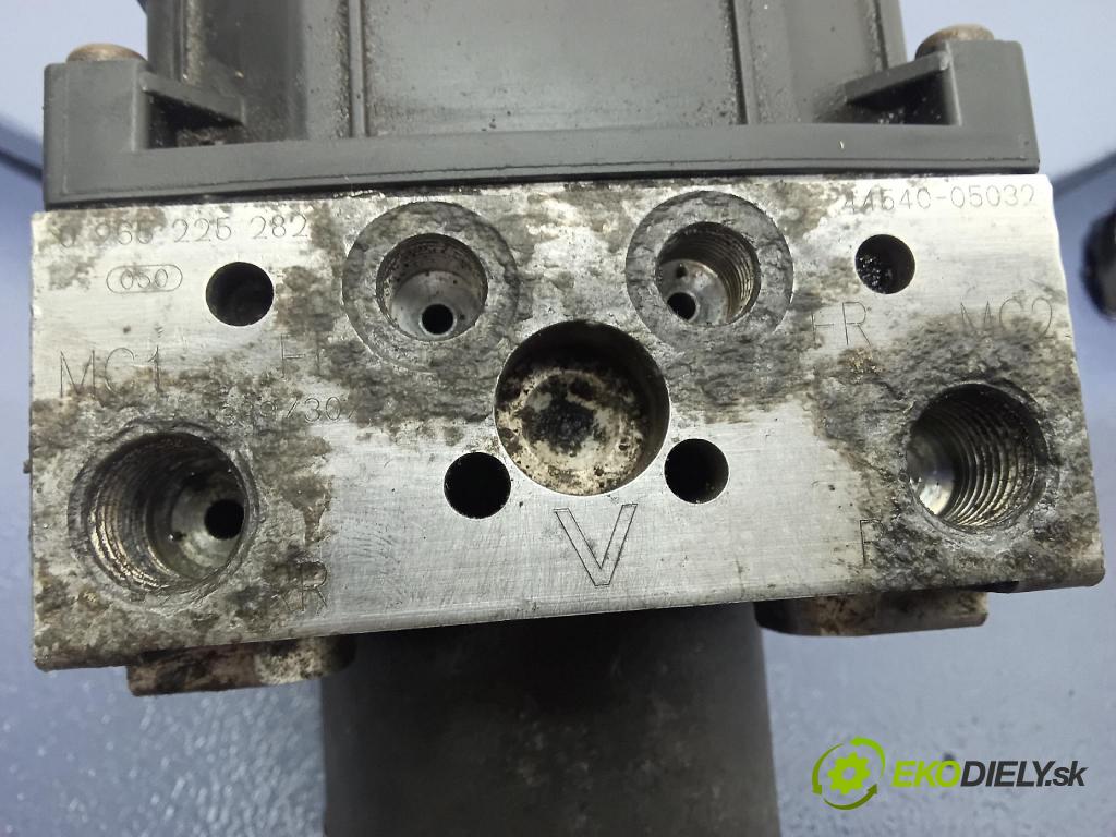 Toyota Avensis 2003 čerpadlo ABS x 44540-05032