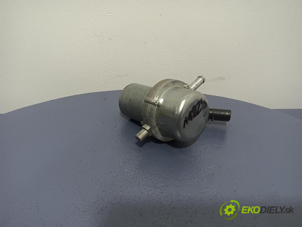 Audi A4 2001 čerpadlo vakuová 8TG008440111