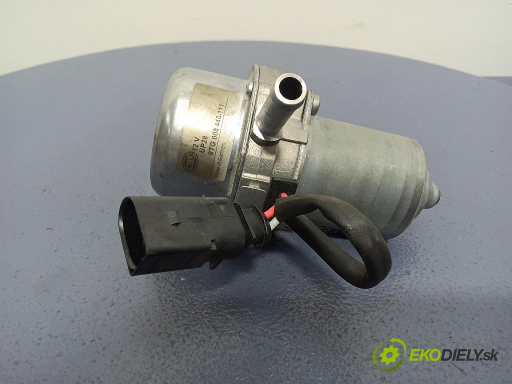 Audi A4 2001 čerpadlo vakuová 8TG008440111