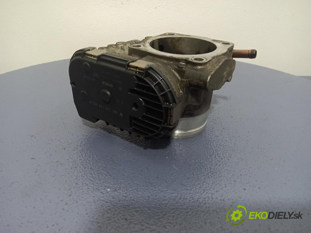 Audi A4 2001 škrticí klapka 06B133062H