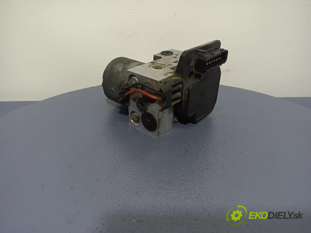 Volkswagen Passat 2000 čerpadlo ABS x 8E0614111T