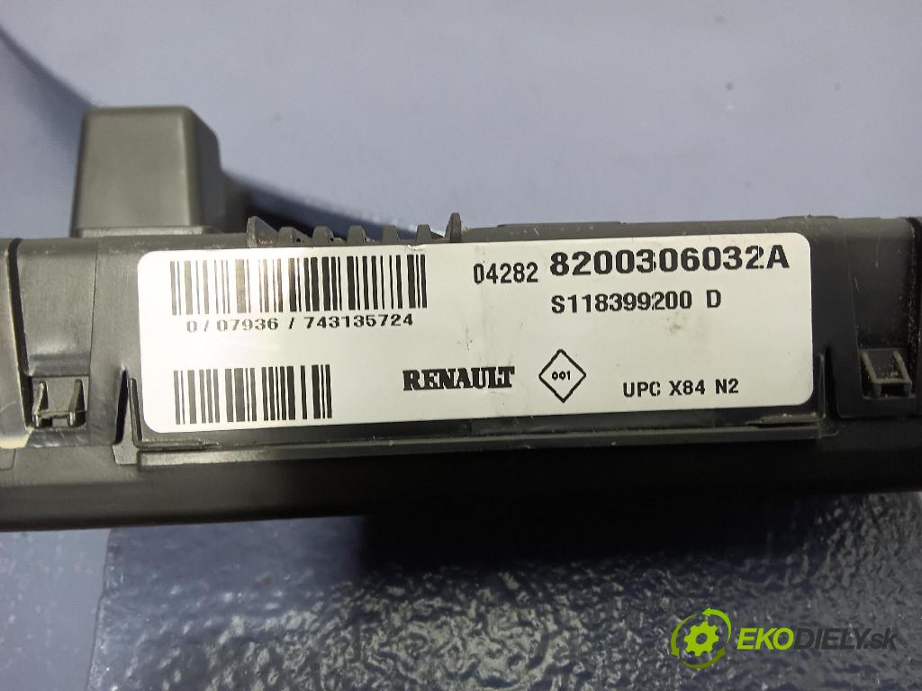 Renault Megane scenic 2005 skříňka Pojistky 8200306032A