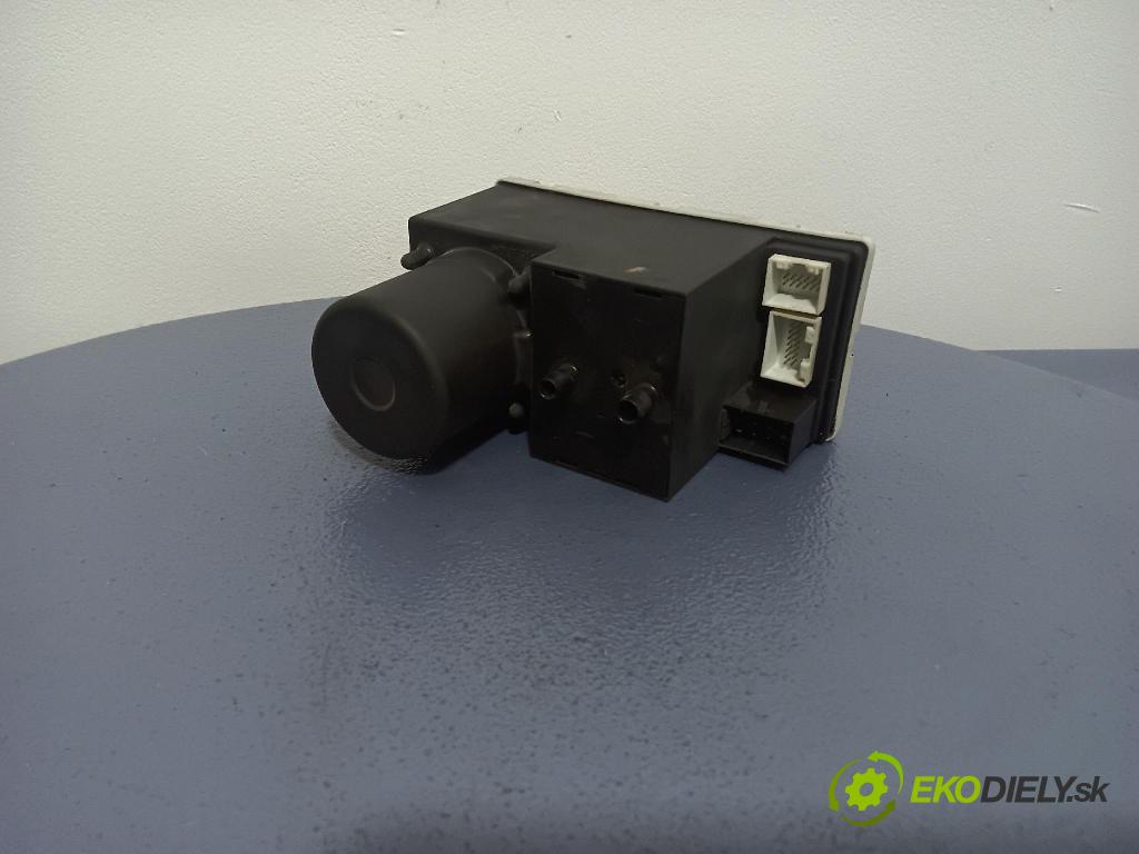 Audi A3 2001 čerpadlo Centrální Zámek 8D0862257C