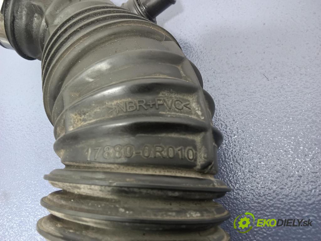 Toyota Avensis 2005 trubka Vzduch: 17880-0R010