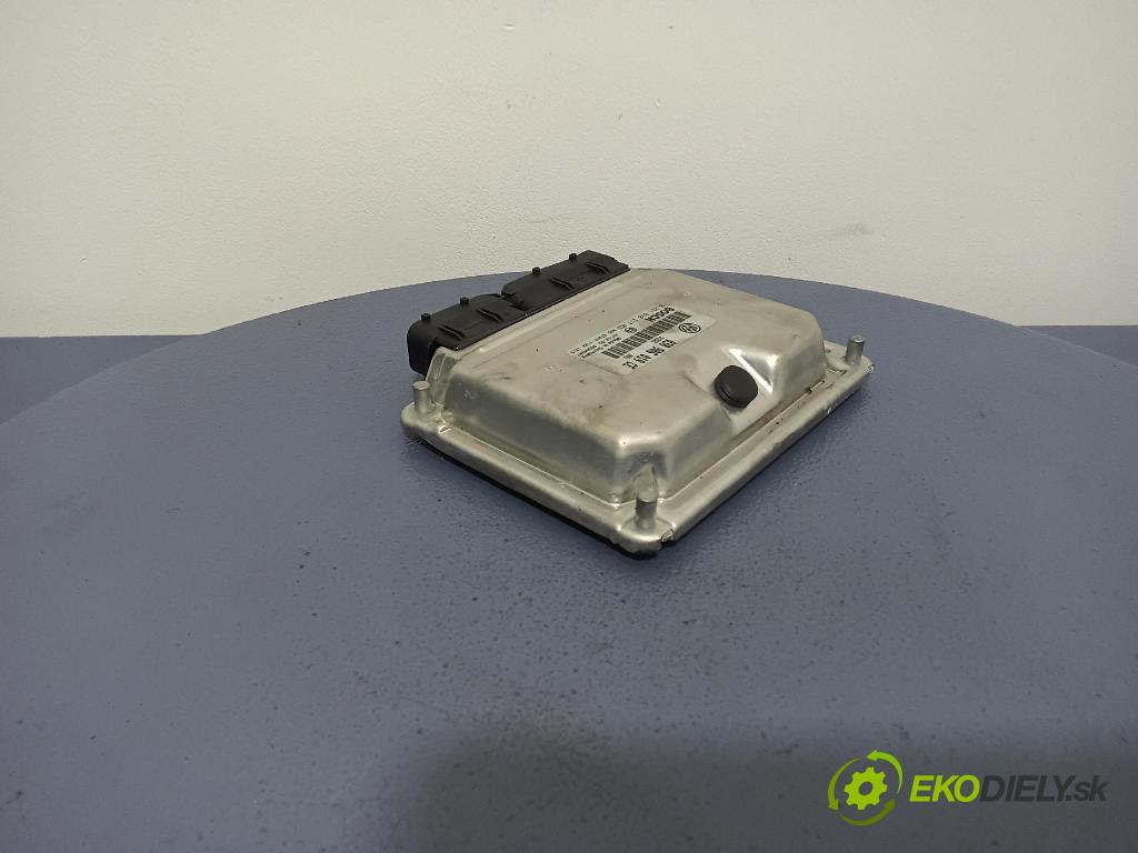 Volkswagen Passat 2000 řídící jednotka Motor: 038906019CE