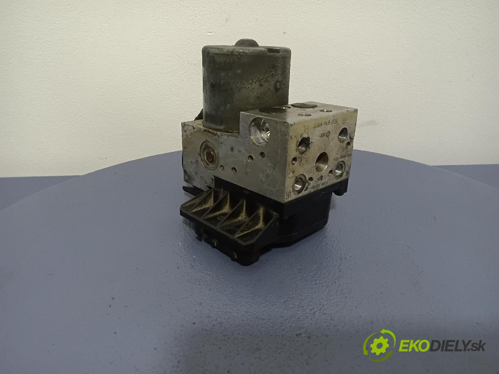 Volkswagen Passat 2000 čerpadlo ABS x 8E0614111T
